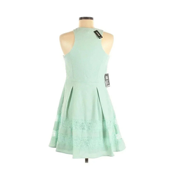 EXPRESS Size 6 Mint Green Zip Front Lace Insert Textured Flare Dress NEW! - Picture 3 of 8